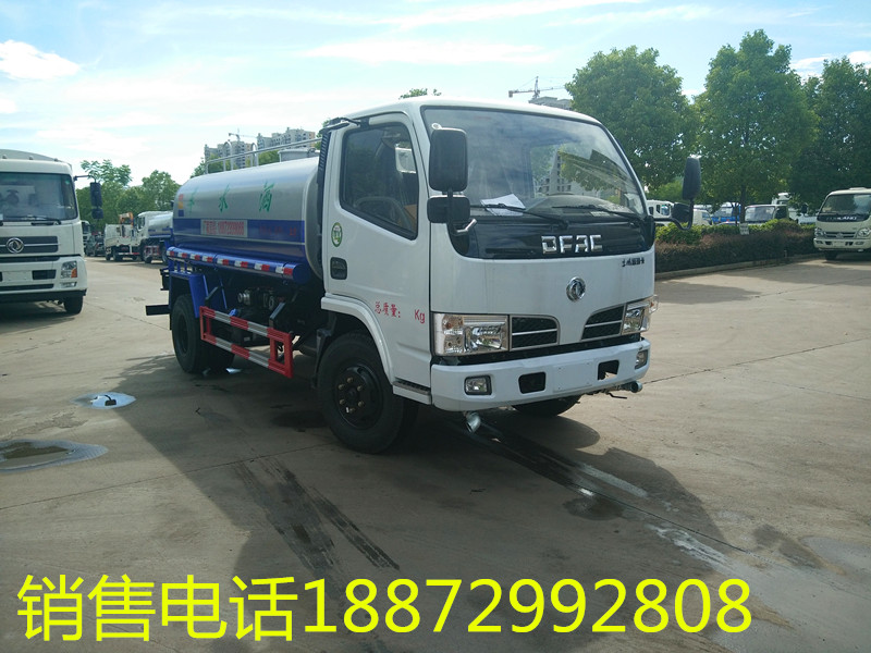 東風(fēng)多利卡噴灑車圖片,灑水車廠家供應(yīng) 東風(fēng)多利卡噴灑車圖片,灑水車廠家供應(yīng)