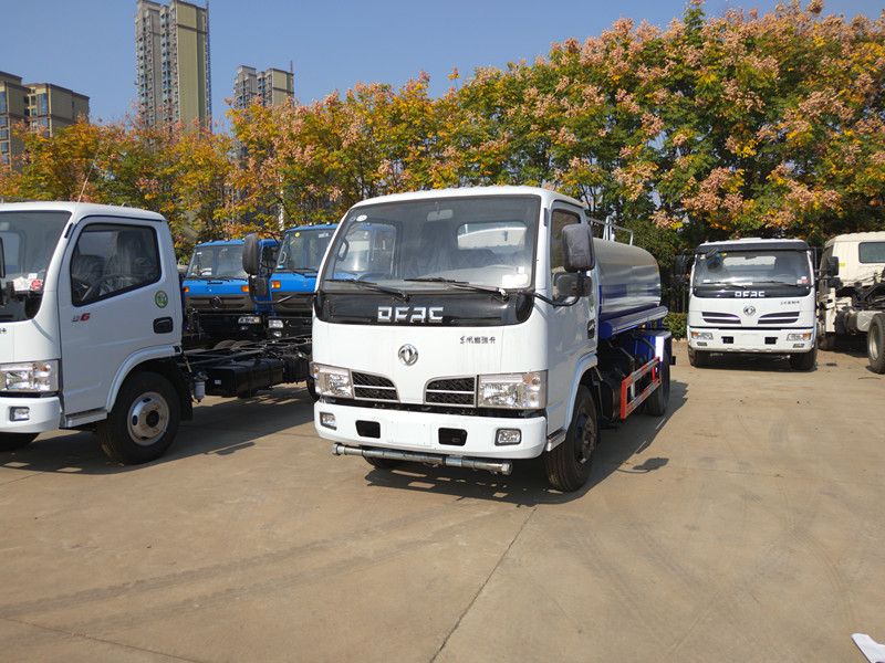 東風(fēng)5噸灑水車(chē)廠家-東風(fēng)灑水車(chē)價(jià)格-東風(fēng)灑水車(chē)廠家直銷(xiāo) 東風(fēng)5噸灑水車(chē)廠家-東風(fēng)灑水車(chē)價(jià)格-東風(fēng)灑水車(chē)廠家直銷(xiāo)