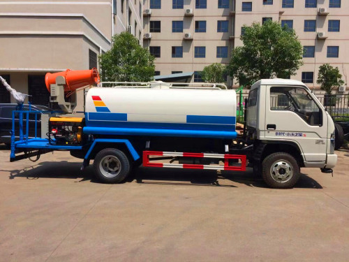 東風(fēng)灑水車廠家 東風(fēng)灑水車廠家