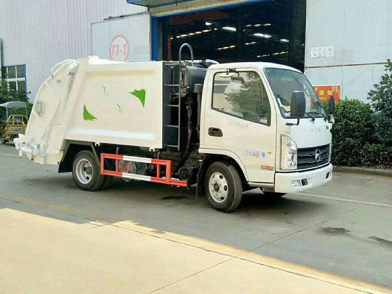 藍牌壓縮垃圾車的簡介以及主要性能和特點 藍牌壓縮垃圾車的簡介以及主要性能和特點