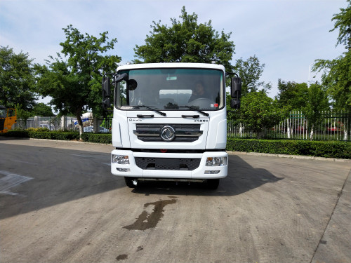 成都環衛技能大賽 灑水車精準沖刷令人叫絕 成都環衛技能大賽 灑水車精準沖刷令人叫絕