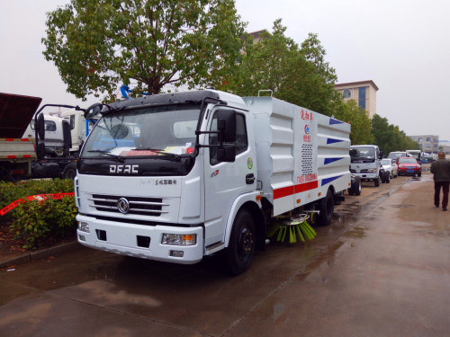 東風多利卡洗掃車(軸距3800型)-湖北程力掃路車生產廠家 東風多利卡洗掃車(軸距3800型)-湖北程力掃路車生產廠家