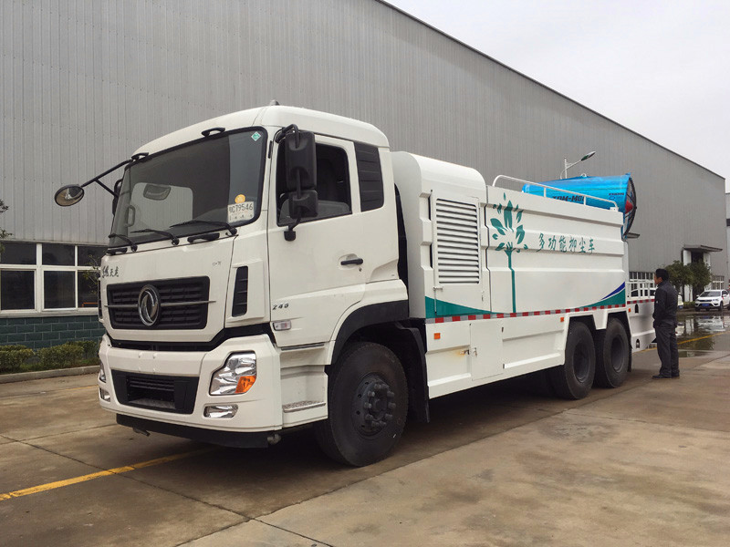 一輛多功能灑水車 一輛多功能灑水車