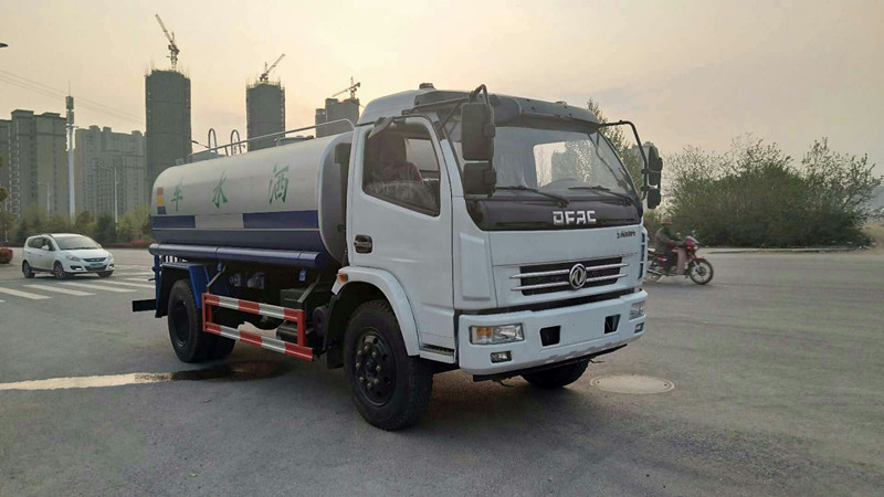 東風(fēng)福瑞卡7噸灑水車,7方綠化噴灑車 東風(fēng)福瑞卡7噸灑水車,7方綠化噴灑車