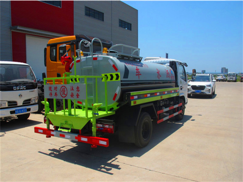 小型5噸綠化環(huán)衛(wèi)灑水車價格 小型5噸綠化環(huán)衛(wèi)灑水車價格