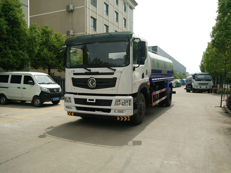 東風(fēng)御虎15噸灑水車規(guī)格型號廠家直銷 東風(fēng)御虎15噸灑水車規(guī)格型號廠家直銷