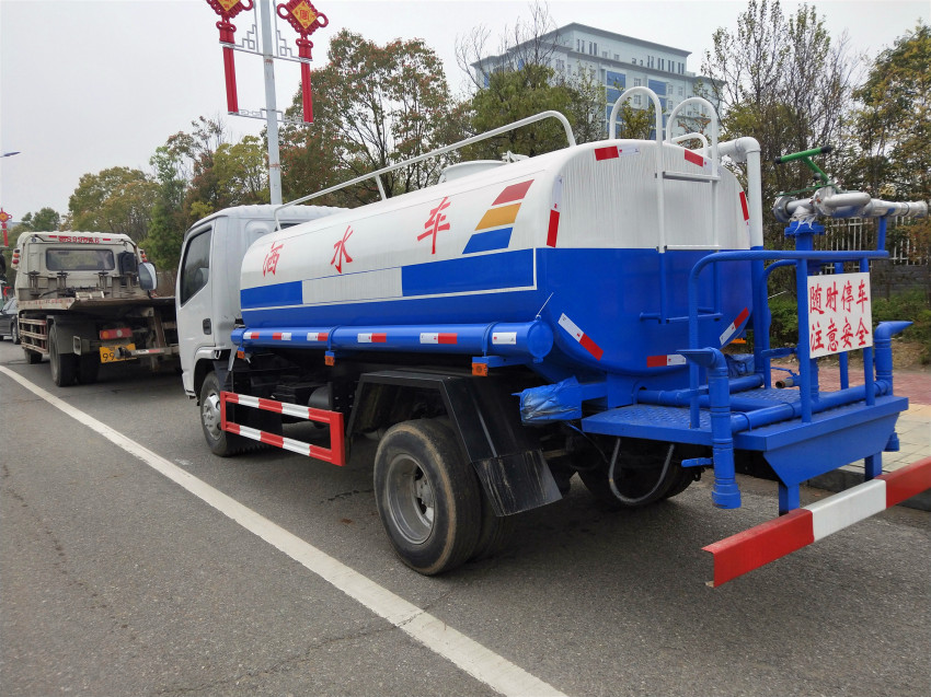 馬路灑水車 馬路灑水車
