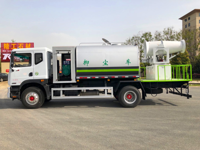 可上牌80米的霧炮灑水車(chē)多少錢(qián)?抑塵灑水車(chē)價(jià)格-程力灑水車(chē)價(jià)格 可上牌80米的霧炮灑水車(chē)多少錢(qián)?抑塵灑水車(chē)價(jià)格-程力灑水車(chē)價(jià)格