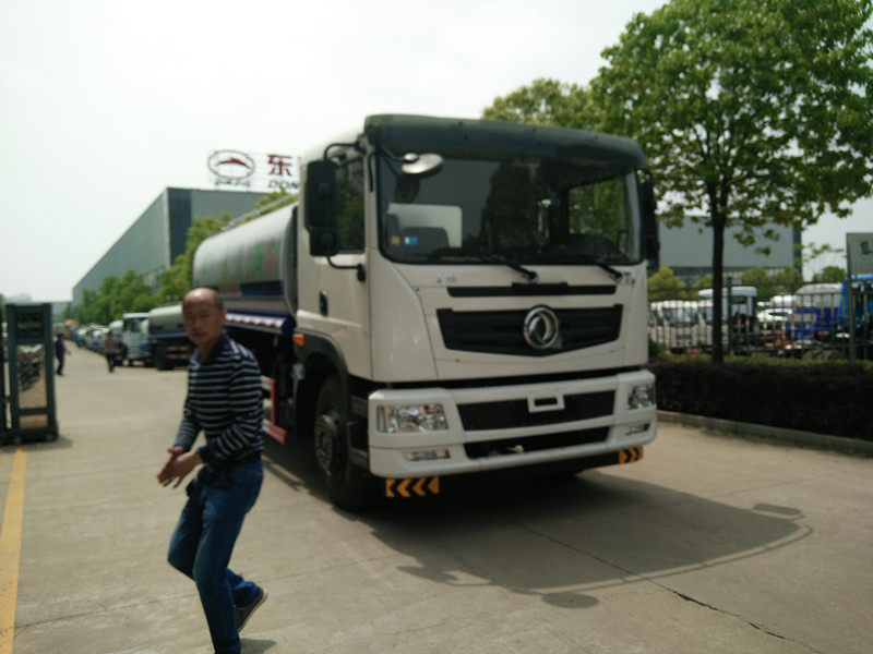 多功能綠化灑水車(chē)怎樣實(shí)現(xiàn) 科學(xué)灑水與揚(yáng)塵治理雙保障-程力集團(tuán) 多功能綠化灑水車(chē)怎樣實(shí)現(xiàn) 科學(xué)灑水與揚(yáng)塵治理雙保障-程力集團(tuán)