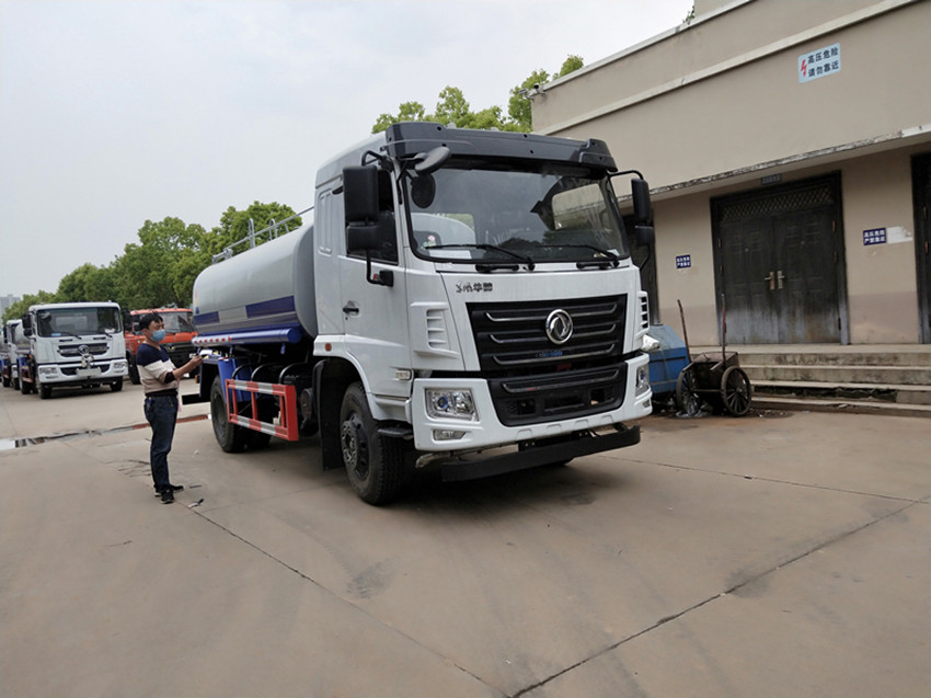 程力裝水12噸灑水車(chē)價(jià)格報(bào)價(jià)-東風(fēng)華神F5灑水車(chē)生產(chǎn)廠家-湖北程力 程力裝水12噸灑水車(chē)價(jià)格報(bào)價(jià)-東風(fēng)華神F5灑水車(chē)生產(chǎn)廠家-湖北程力