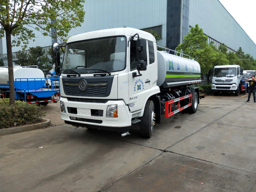 湖北程力東風(fēng)天錦裝水15噸灑水車(chē)-灑水車(chē)廠家價(jià)格報(bào)價(jià)-湖北程力 湖北程力東風(fēng)天錦裝水15噸灑水車(chē)-灑水車(chē)廠家價(jià)格報(bào)價(jià)-湖北程力