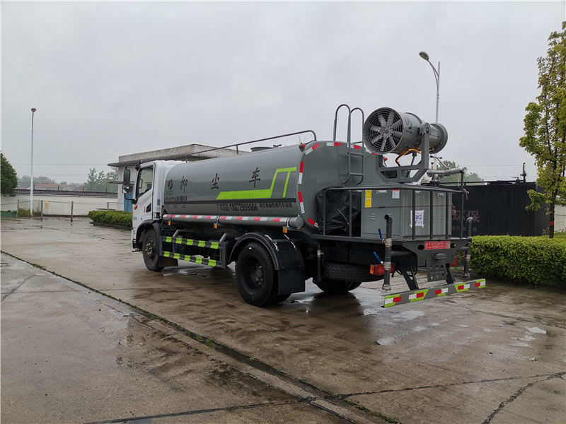 8立方灑水車_東風福瑞卡多功能噴灑車_綠化灑水車生產廠家-程力集團 8立方灑水車_東風福瑞卡多功能噴灑車_綠化灑水車生產廠家-程力集團