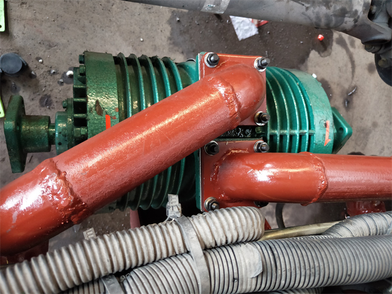 豬廠用的國六吸糞車多少錢-湖北程力吸糞車生產廠家 豬廠用的國六吸糞車多少錢-湖北程力吸糞車生產廠家