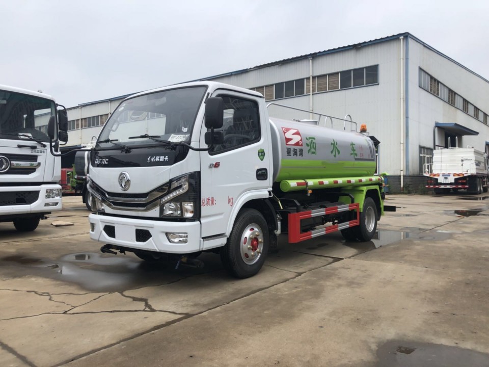 5立方藍(lán)牌灑水車(chē) 5立方藍(lán)牌灑水車(chē)
