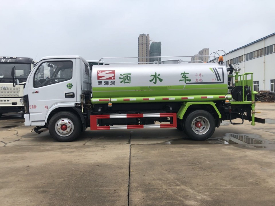 5立方藍(lán)牌灑水車(chē) 5立方藍(lán)牌灑水車(chē)