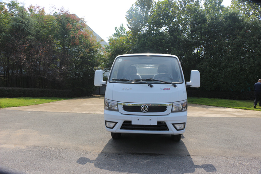 小型灑水車(chē) 小型灑水車(chē)