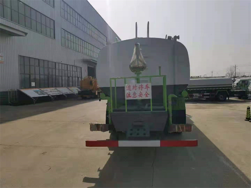 全新的灑水車 全新的灑水車