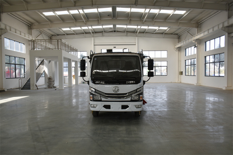 清掃灑水一體車:提升城市清潔水平的必備神器 清掃灑水一體車:提升城市清潔水平的必備神器