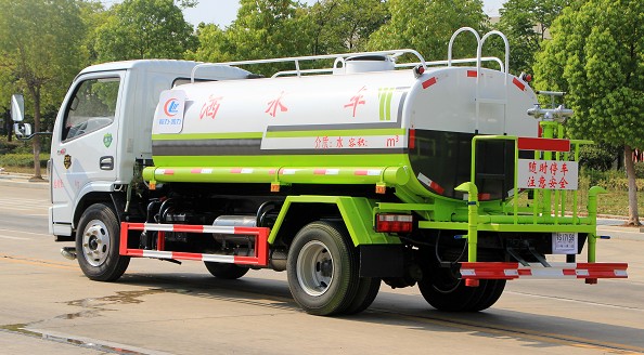 國(guó)六5噸東風(fēng)多利卡灑水車圖片 國(guó)六5噸東風(fēng)多利卡灑水車圖片