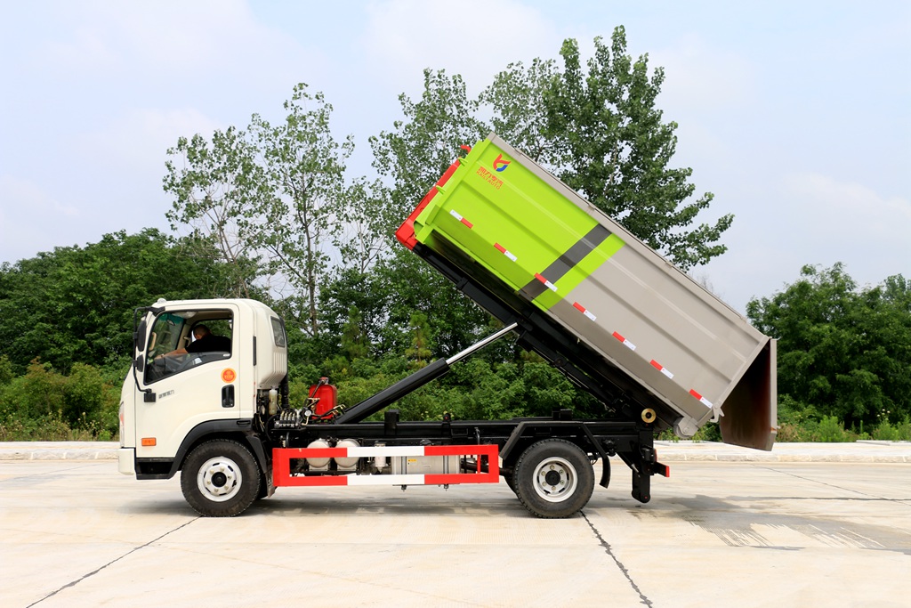 大運勾臂垃圾車