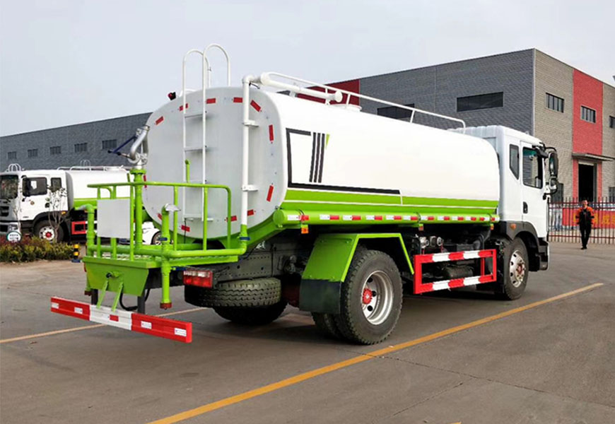 國(guó)六東風(fēng)D9(12方)灑水車后方展示圖